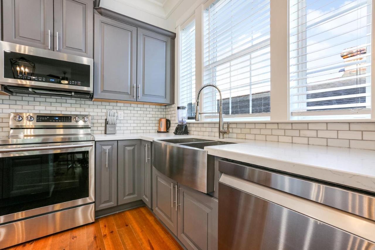 Hosteeva Chic Urban Retreat W Pool Steps To St Charles Ave And Near Bourbon St Apartment New Orleans Luaran gambar