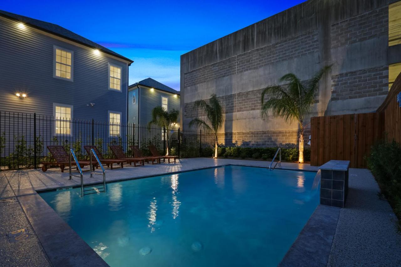 Hosteeva Chic Urban Retreat W Pool Steps To St Charles Ave And Near Bourbon St Apartment New Orleans Luaran gambar