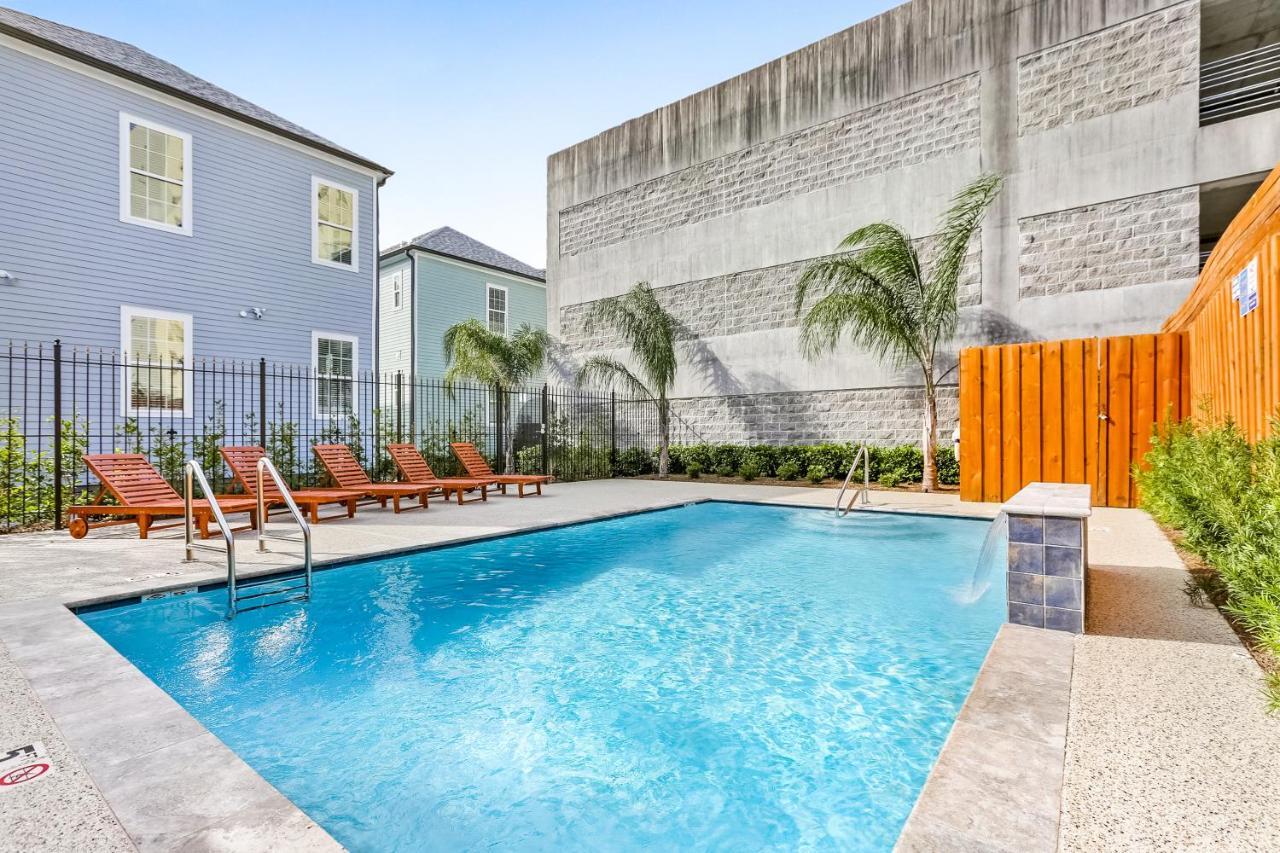 Hosteeva Chic Urban Retreat W Pool Steps To St Charles Ave And Near Bourbon St Apartment New Orleans Luaran gambar